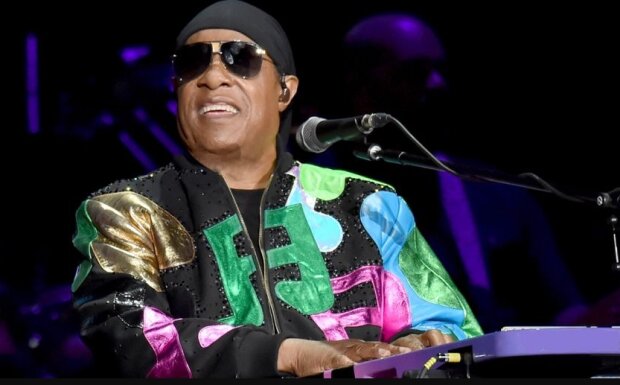 Stevie Wonder wcale nie jest niewidomy? Pojawiają się kolejne znaki, które na to wskazują [WIDEO]