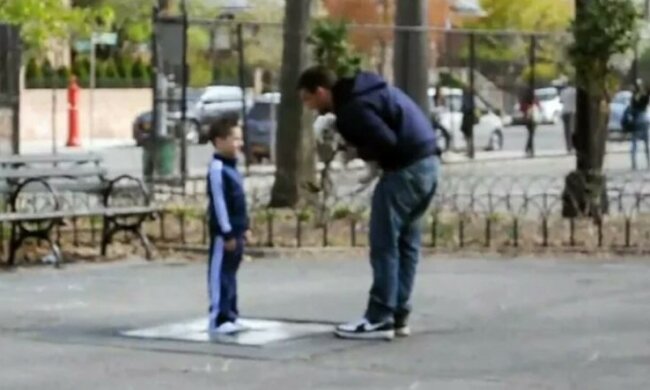 Nieznajomy próbował uprowadzić chłopca. Był oszołomiony, gdy dziecko powiedziało mu te trzy słowa