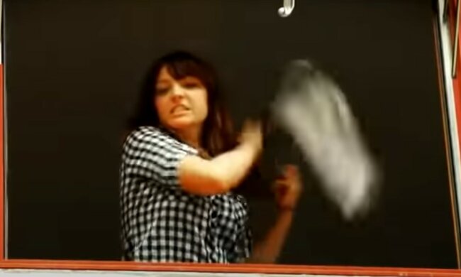 Wściekła żona, źródło: YouTube/Astral