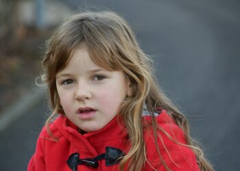 Z życia wzięte. "Proszę dać mi trochę chleba. Jestem głodna, mój brat też. Babcia już nas nie poznaje" – powiedziała mała dziewczynka