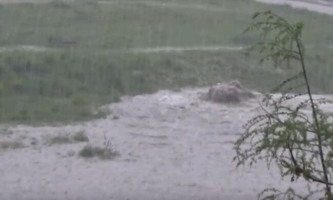 Potężne ulewy nad Polską. IMGW wydało ostrzeżenia. Sytuacja może być naprawdę poważna