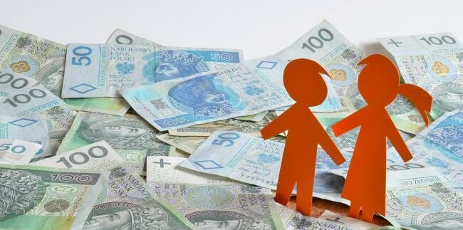 600+ dla niektórych i bony zamiast pieniędzy? PiS szykuje zmiany w swoim flagowym projekcie