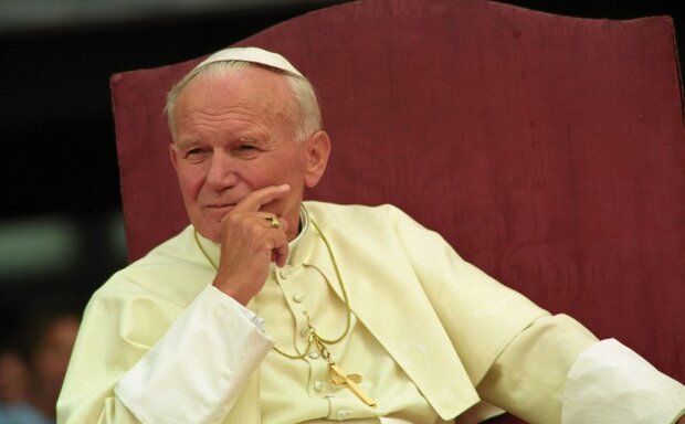 Czym zajmował się Jan Paweł II, kiedy był sam? Bliski współpracownik papieża zdradził zaskakujące szczegóły jego życia