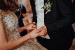 Wnuczka poprosiła, żebym nie przychodziła na jej ślub w starej sukience. Nie wiedziała, dlaczego nie miałam pieniędzy na nową