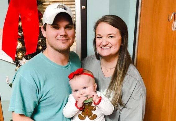 Niezwykły gest znajomych z pracy sprawił, że mężczyzna mógł spędzać czas z leżącą w szpitalu córeczką. To wzrusza do łez