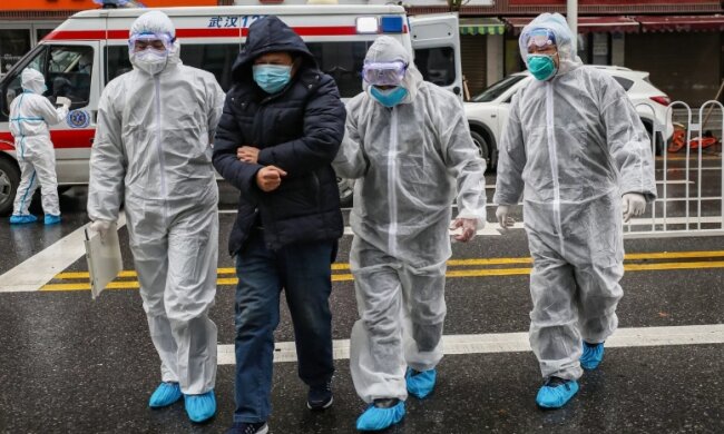 Szef WHO mówi, że kwarantanna nie jest sposobem na koronawirusa. Pandemię można powstrzymać tylko w jeden sposób. Jaki