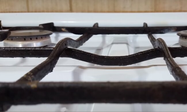 Czyszczenie kuchenki gazowej/YouTube @Take Look