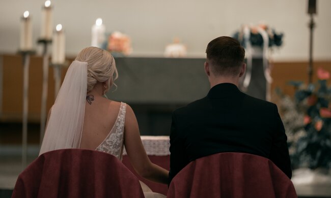 Z życia wzięte. "Rodzice nie przyszli na mój ślub, bo wybrałam niesłyszącego mężczyznę": Ich słowa złamały mi serce