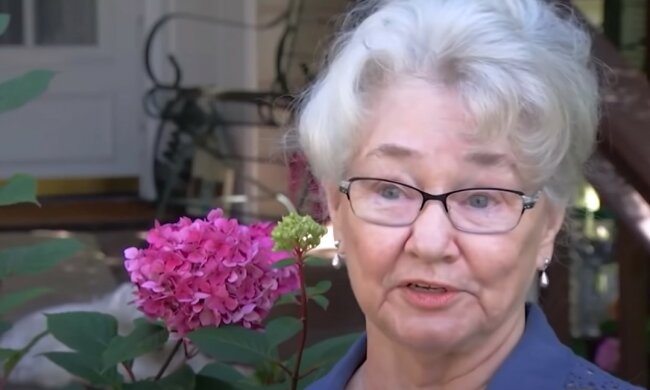 Mężczyzna chciał okraść seniorkę, lecz jej reakcja była inna, niż się spodziewał. Internauci są zaskoczeni