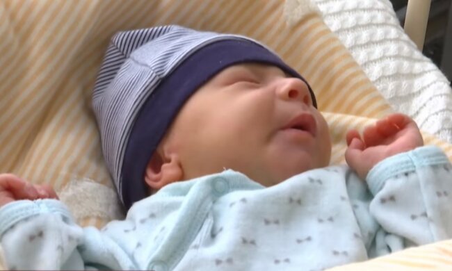 „Proszę, zaopiekuj się nią, ja nie mam pieniędzy, żeby ją utrzymać”. Jak dziecko zostało podrzucone bogatej parze