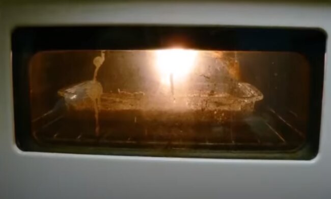 Brudny piekarnik/YouTube @Health&Fitness