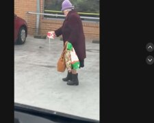 To wideo ma już 600 tys. odsłon. Wszystko przez zachowanie starszej pani