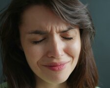 Z życia wzięte. "Mój syn chodzi zimą w dziurawych butach": Jego ojciec woli wydawać pieniądze na kochankę niż płacić alimenty