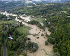 Niebezpieczne warunki atmosferyczne w Polsce. Powódź spowodowała potężne straty. Mieszkańcy jednej z miejscowości musieli uciekać, by przeżyć