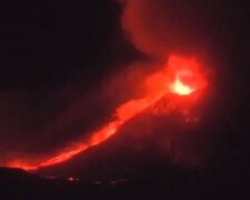 Erupcja Etny/źródło: Twitter