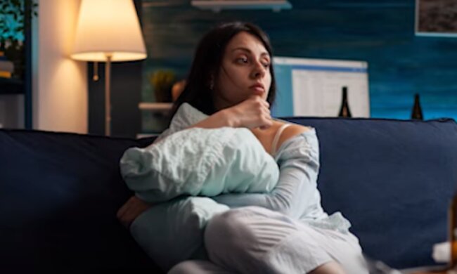 Kobieta/YouTube @Ploteczki