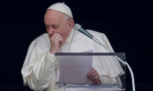 Ludzie boją się koronawirusa. To zdjęcie papieża Franciszka mówi samo za siebie