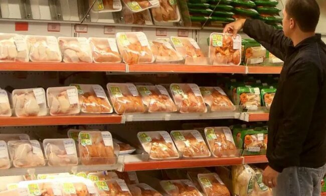 Napompowane wodą mięso na promocji w markecie. Kilkadziesiąt ton trafiło do klientów