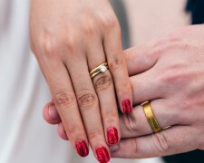 Magiczna moc obrączek ślubnych. Symbol, który chroni małżeństwo