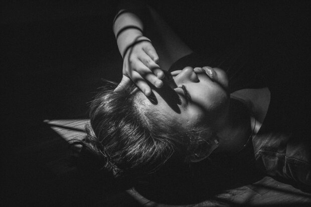 Z życia wzięte. "Przyszłam wcześniej na urodziny teściowej": W salonie, na moim miejscu, siedziała kochanka mojego męża