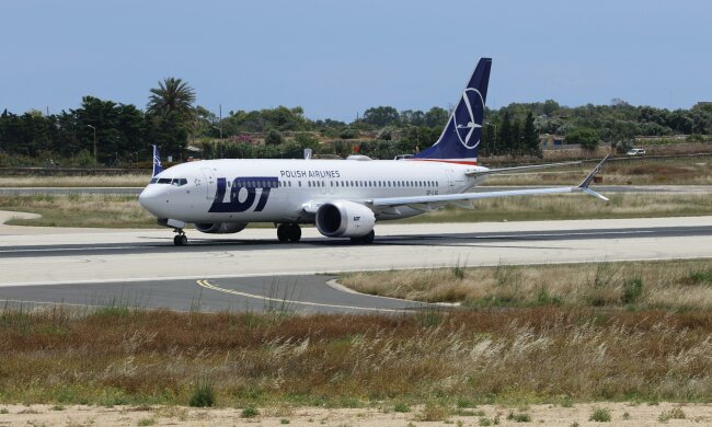 Samolot LOT-u zawrócił w trakcie rejsu. Decyzja zapadła w powietrzu