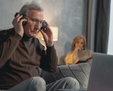 Z życia wzięte. "Mój teść okupuje nasze mieszkanie": Siedzi całymi dniami, nic nie robi i tylko opróżnia lodówkę