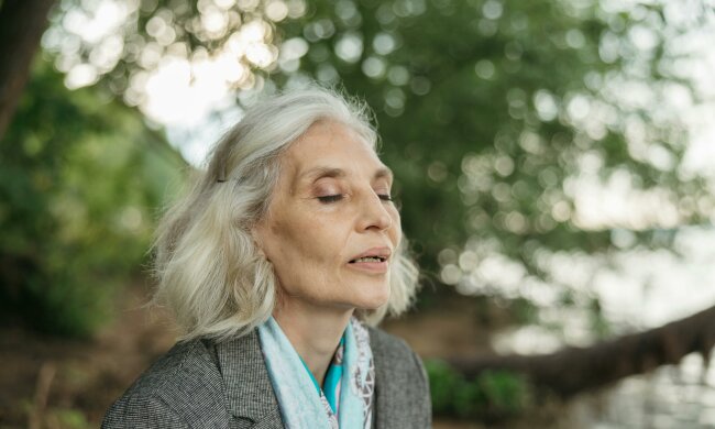 "Na starość wyszłam za dużo młodszego mężczyznę": Podsunął mi dokumenty do podpisu, a dziś nie mam ani mieszkania, ani kontaktu z dziećmi