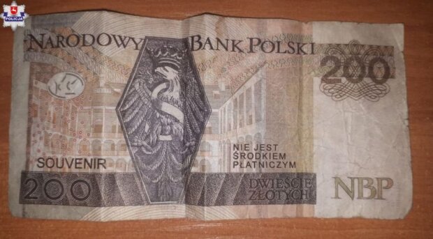 Banknot, którym posłużył się nieuczciwy konsument. Źródło: tvp.pl