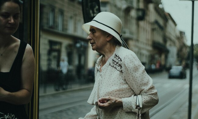 Z życia wzięte. Dzieci przekonywały mnie, żebym założyła wspólne konto z córką. Dopiero w aptece odkryłam, że zostałam bez pieniędzy