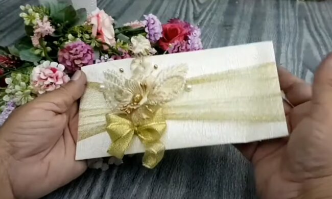 Ślubna koperta, źródło: YouTube/Hunarkar Crafts