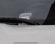 Mandat za szyba samochodu/YouTube
