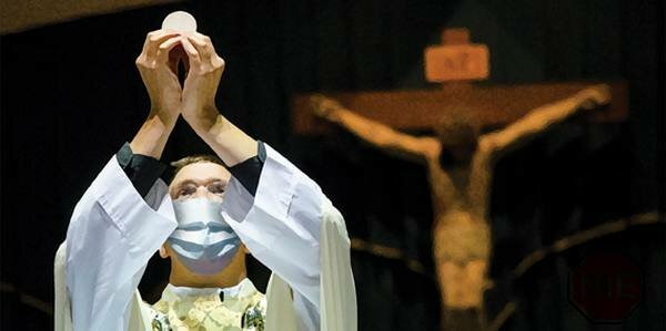 Do niektórych kościołów będzie mogło jednocześnie wejść ponad 100 osób, źródło: Wolne Media