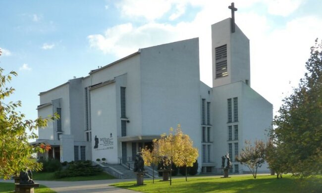 Zaskakująca decyzja dyrektora jednej z polskich szkół. Rozpoczęcie roku zamiast w szkole, odbędzie się w kościele. O co chodzi