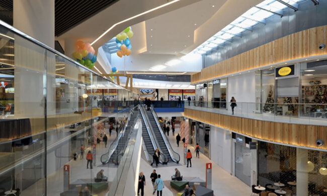 Galeria handlowa. Źródło: youtube.com