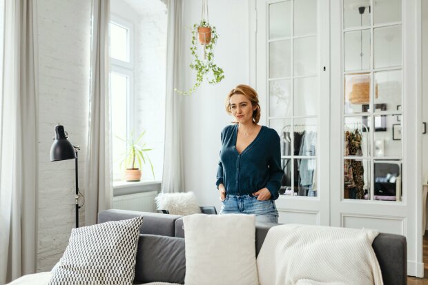 Z życia wzięte. "Przypadkiem usłyszałam, jak teściowa mnie obgaduje": Zapomniała, iż odłożenie telefonu nie kończy rozmowy