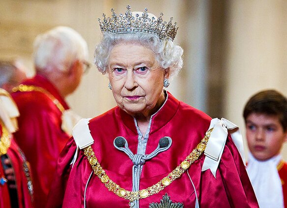 Długo skrywana tajemnica brytyjskiej rodziny królewskiej właśnie wyszła na jaw. Czyją wnuczką jest Elżbieta II