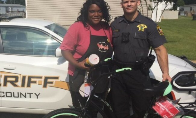Kobieta otrzymała niesamowity gest/screen Facebook @Nash County Sheriff’s Office