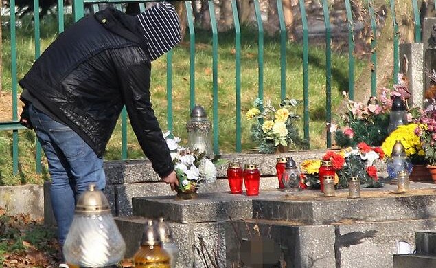 Nowy sposób na cmentarnych złodziei. Źródło: fakt.pl