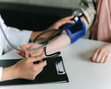 Kardiolog ostrzega przed błędami podczas upałów. Pacjenci mogą nieświadomie zaszkodzić sercu