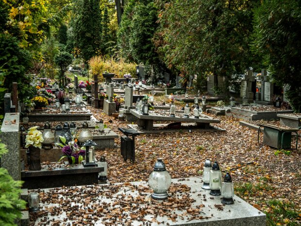 Sąd zakwestionował opłaty pobierane na cmentarzu. Niektórzy mogą odzyskać pieniądze
