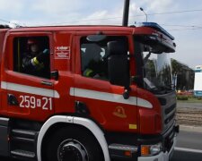 Gdańsk: straż pożarna prowadziła nocną akcję w jednym z bloków. Trzeba było ewakuować kilkudziesięciu mieszkańców z powodu pożaru