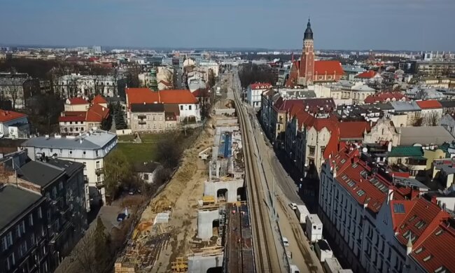 Kraków: powoli posuwają się prace budowlane przy wiadukcie. Inwestycja ma już jednak kilkumiesięczne opóźnienie