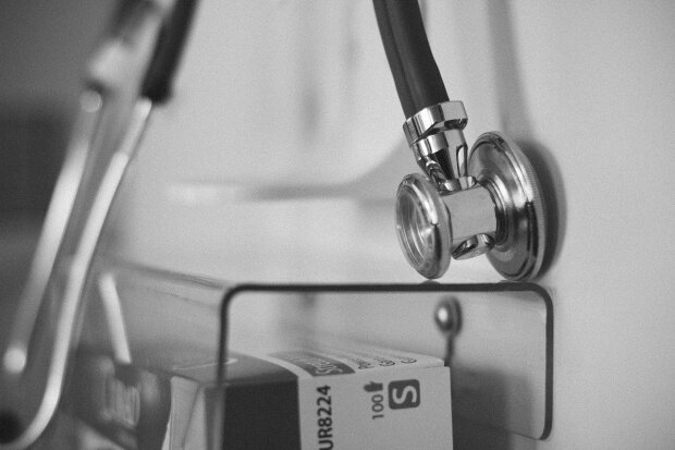Małopolska: odszedł ratownik medyczny, który zakażony był koronawirusem. Miał zaledwie 48 lat