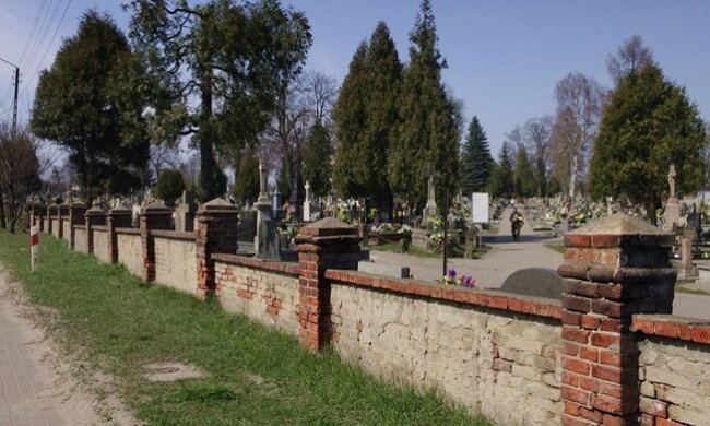 Zawyżone ceny pochówków w jednej z polskich miejscowości. Mieszkańcy nie mogą liczyć na pomoc z Watykanu