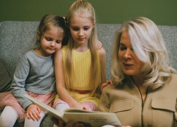 Z życia wzięte. Mama nie chce pilnować własnych wnuków, choć pracuje jako opiekunka. Nie rozumiem, dlaczego dla obcych dzieci zawsze znajduje czas