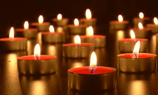 Płonące świece/YouTube @ Virtual Fireplace