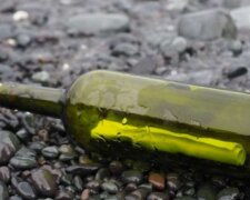 Tajemniczy list w butelce odnaleziony na plaży! Jego autorem jest Polak