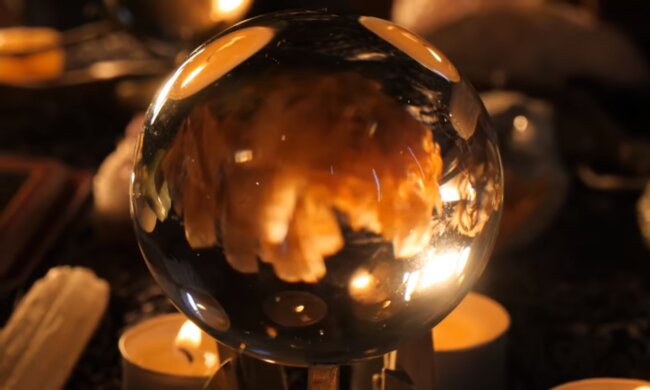 Kryształowa kula/YouTube @Topowa Dycha