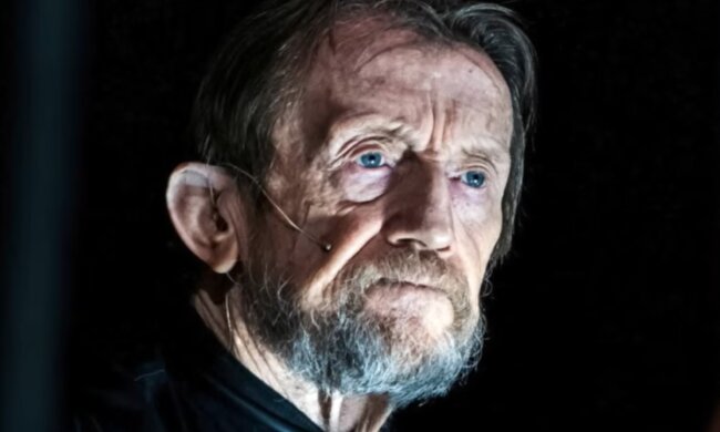 Edward Linde-Lubaszenko/YouTube @Paula Rodak