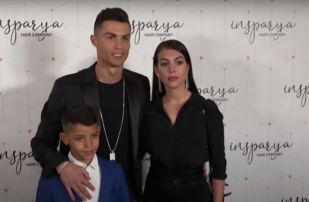 Christiano Ronaldo z partnerką i synem/YouTube @Entertainment Tonight